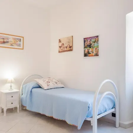 Bright With Terrace Apartment *